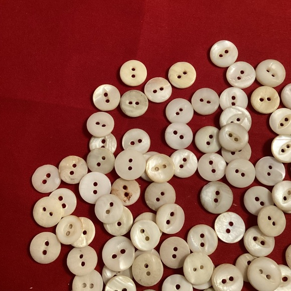 Motherpearl sewing buttons lot 2 holes more or less 1/2 inch - Picture 5 of 9